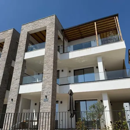 Seaview Thymus Apartment *